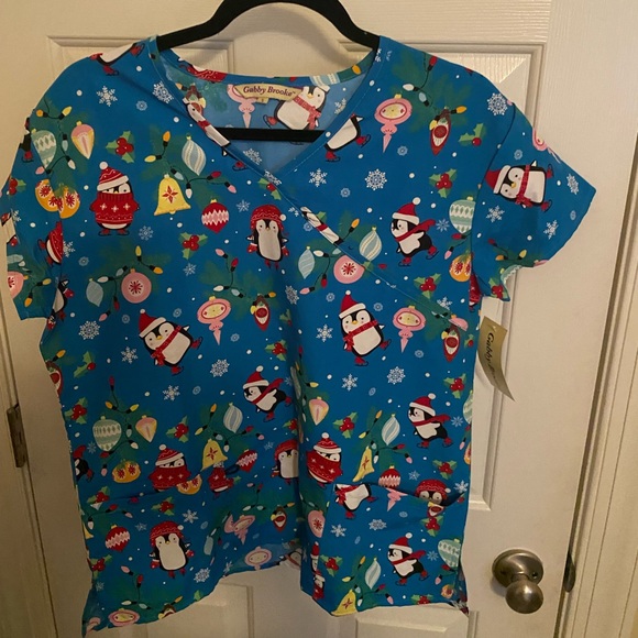 Women's Penguin Ornaments Sweaters Gabby Brooke Scrub Top Small NWT 9100M-1398 - Picture 1 of 5